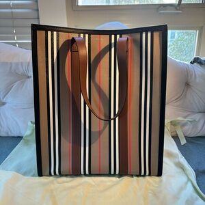 NWOT Burberry Medium NS Book Tote Bag Purse